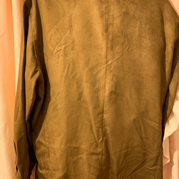 Suit - Picture 5 of 8